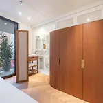 Aparthotel Montaigne 4*