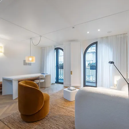 Montaigne 4*