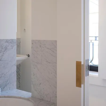 Montaigne Aparthotel