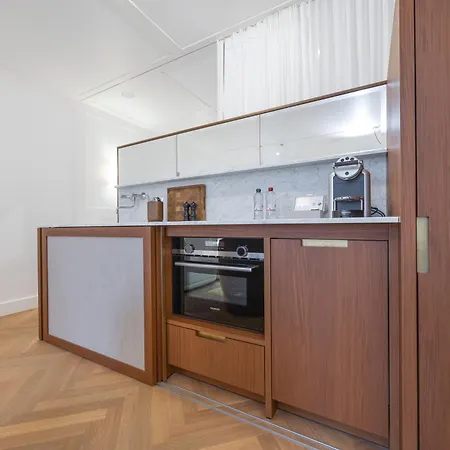 Aparthotel Montaigne 4*