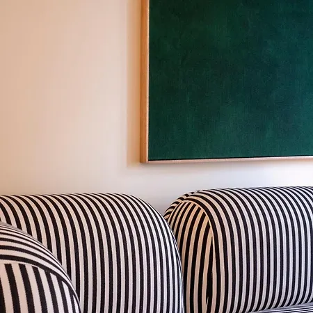 Aparthotel Montaigne 4*