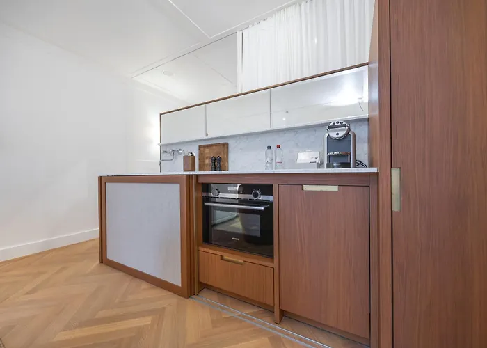 Aparthotel Montaigne 4*